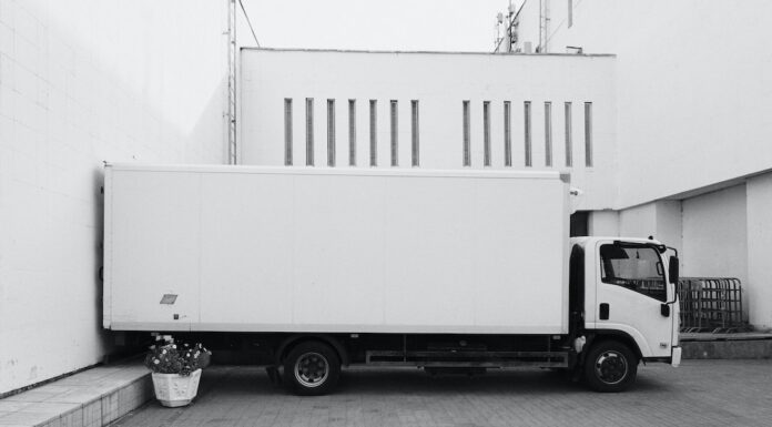 A black and white image of a white box truck for a transportation business that utilizes self-service BI.